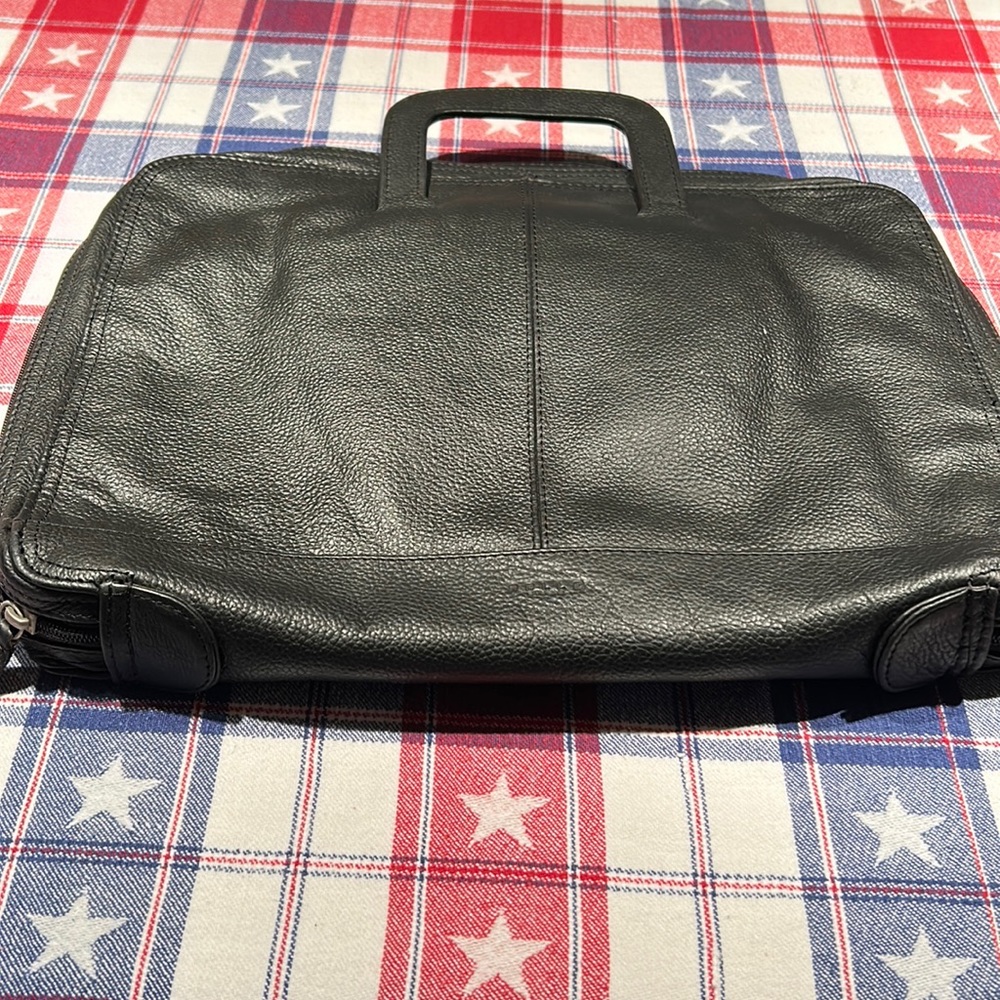 Black leather 15 inch by 13 inch leather briefcase Excellent condition perfect